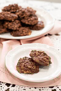 No-Bake Sourdough Discard Chocolate Oatmeal Cookies