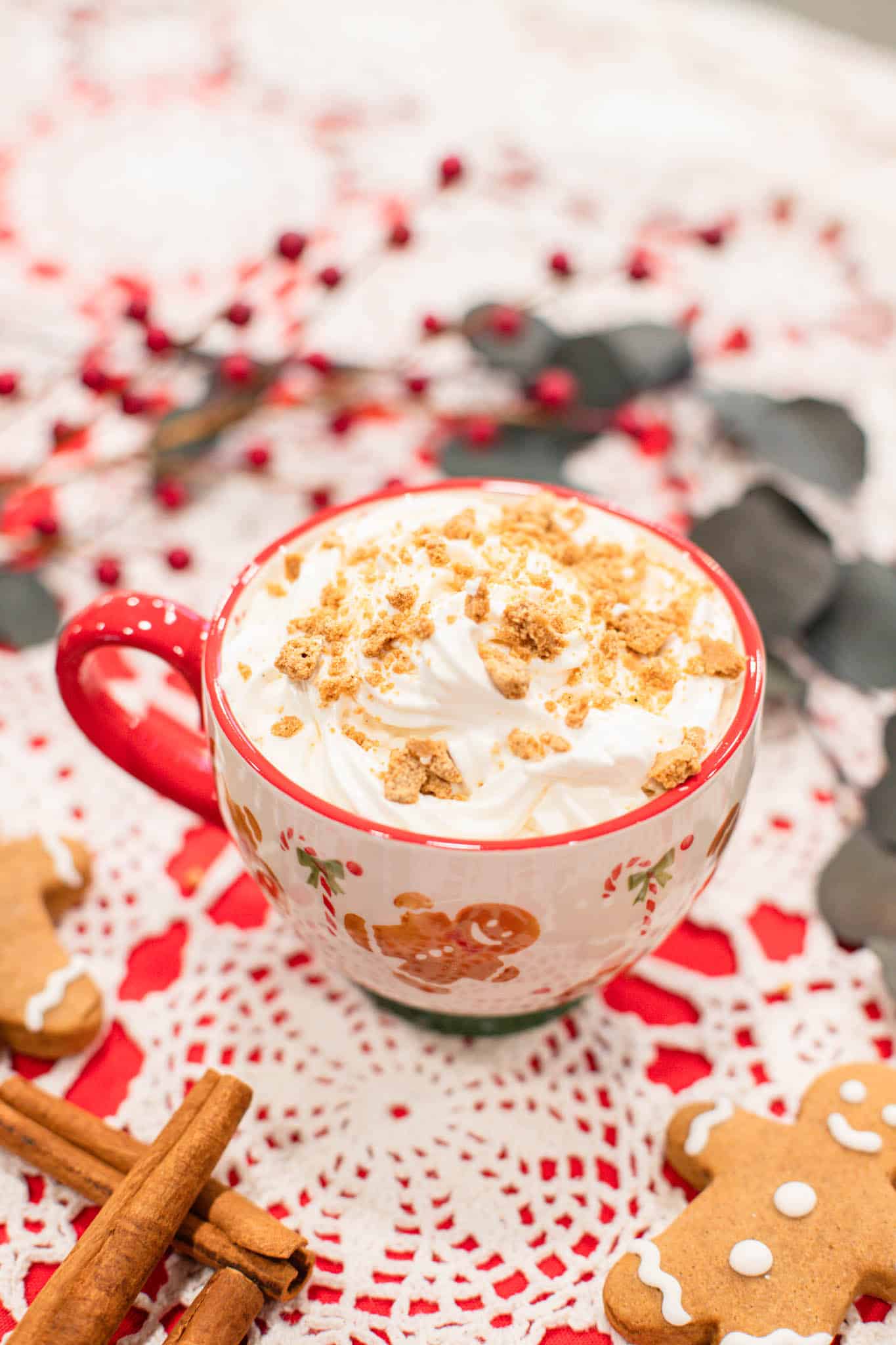 Homemade Gingerbread Latte: A Cozy Holiday Drink Recipe